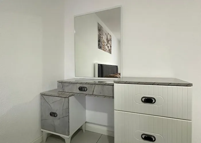 アパート Stilvolles Im Modernen Ambiente In ツットリンゲン