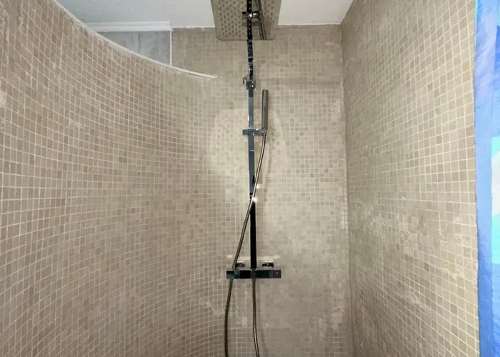 Stilvolles Im Modernen Ambiente In アパート *