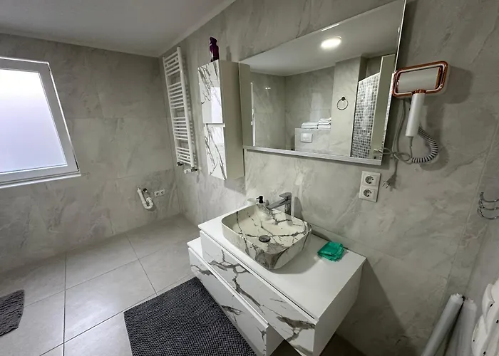 Stilvolles Im Modernen Ambiente In ツットリンゲン