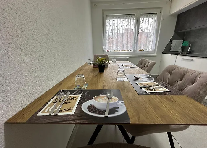 アパート Stilvolles Im Modernen Ambiente In ツットリンゲン