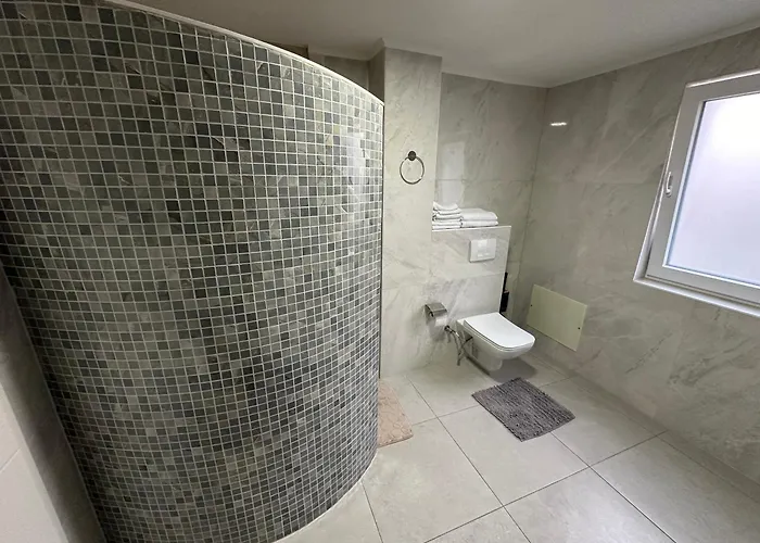 アパート Stilvolles Im Modernen Ambiente In *