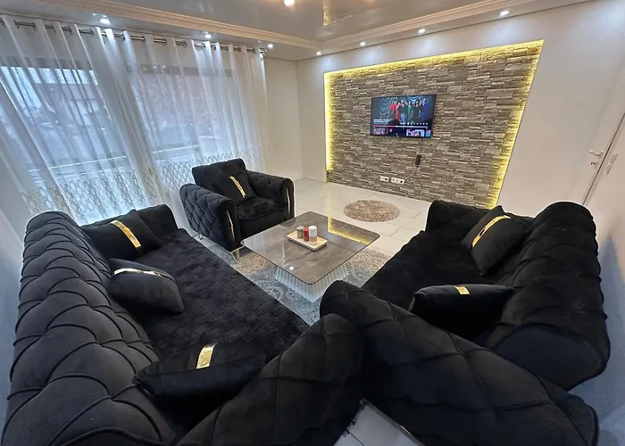 Stilvolles Im Modernen Ambiente In *